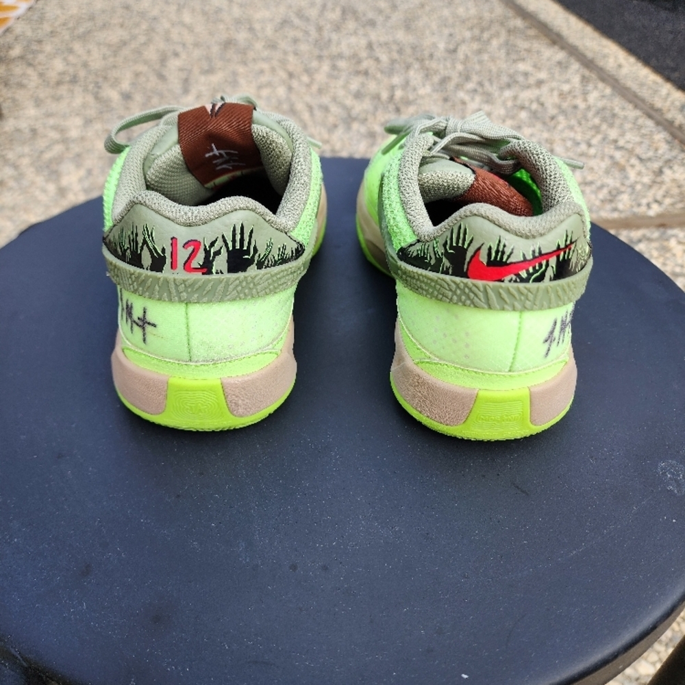 Nike Green Athletic Shoes - Picture 3 of 8